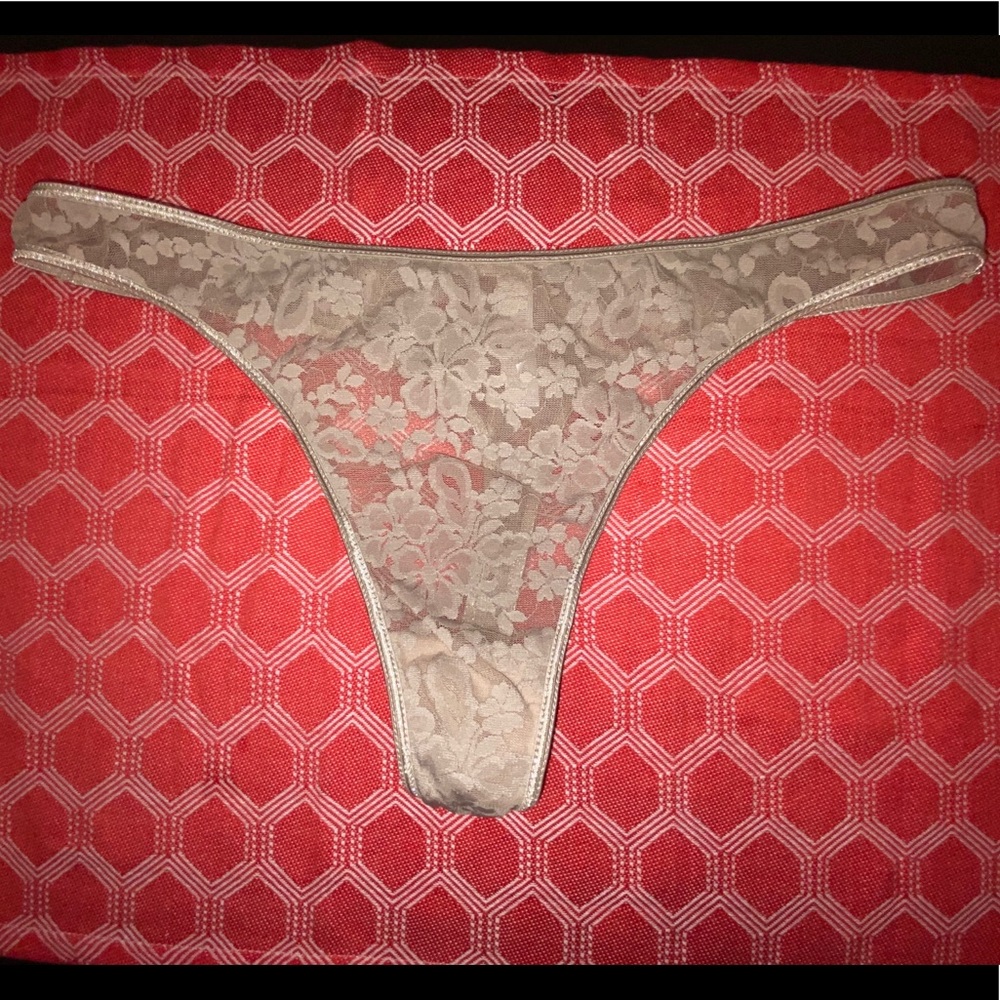 NWOT Gilligan & O’Malley beige lace thong size 9